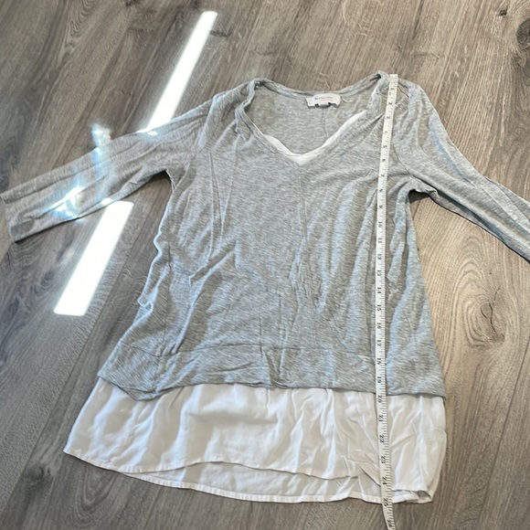 Vince Camuto Woven Grey&White Hem Layered Light TshirtTop - Picture 6 of 10